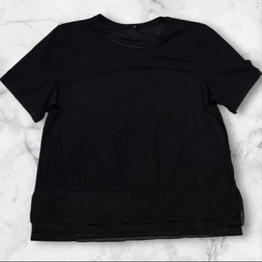 Lululemon Black Size 6 Ruffle Short Sleeve Shirt